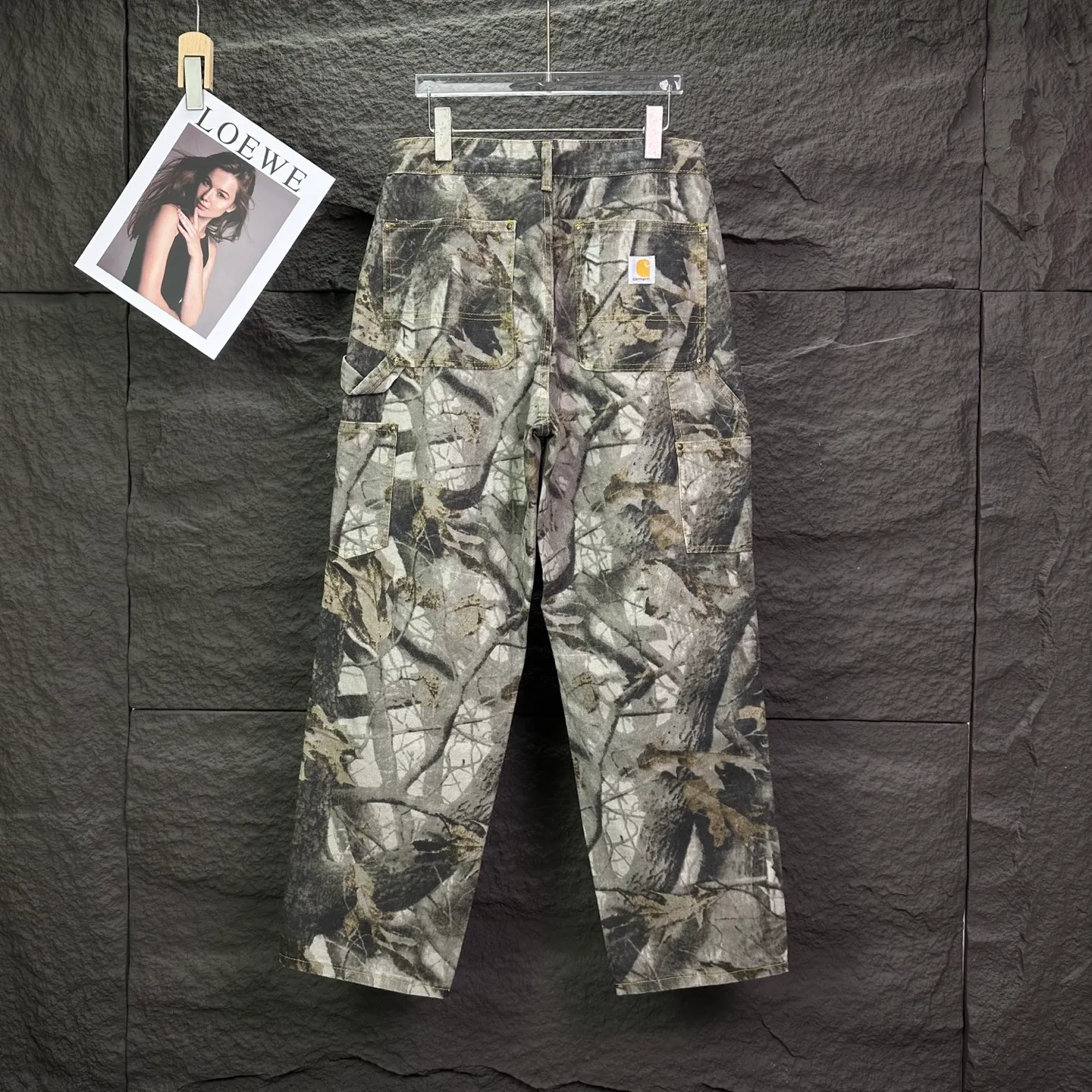Carhartt 2026 New Arrival 3D Digital Printed Dead Tree Retro Work Wear Logging Couple Loose Jeans High Version High Version Top Ceiling Quality Styles with different washed textures, very friendly to people with thin legs and thick legs. The straight version is very flattering to the leg shape. Moderate length that never goes out of style, easy to match with casual, basic styling for various styles, a must-have in the wardrobe! The fabric is stiff but also makes the upper body soft without losing texture. The washing process is even more perfect. It is a must-have item for everyone! ! ! Washed wheat, hang tag, pants label, three complete labels Color: Picture color Size: 28, 30, 32, 34, 36 (five sizes)